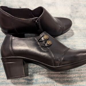 Clarks Emslie Warren Slip-Ons - Size 7.5W